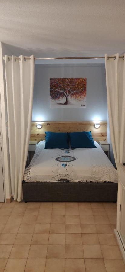 Appartement T2 46M2 Avec Grande Terrasse Sanary-sur-Mer Luaran gambar